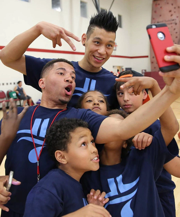 Jeremy Lin with kids at basketball camp